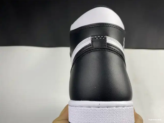 HYPE White Air Black Retro Jordan (2014) 1 555088-010 0430